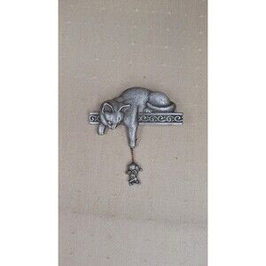 JJ Cat Dangling Mouse Shelf Brooch PinPewter Vintage Jewelry